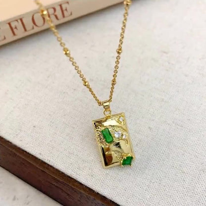 Square pendant clavicle necklace